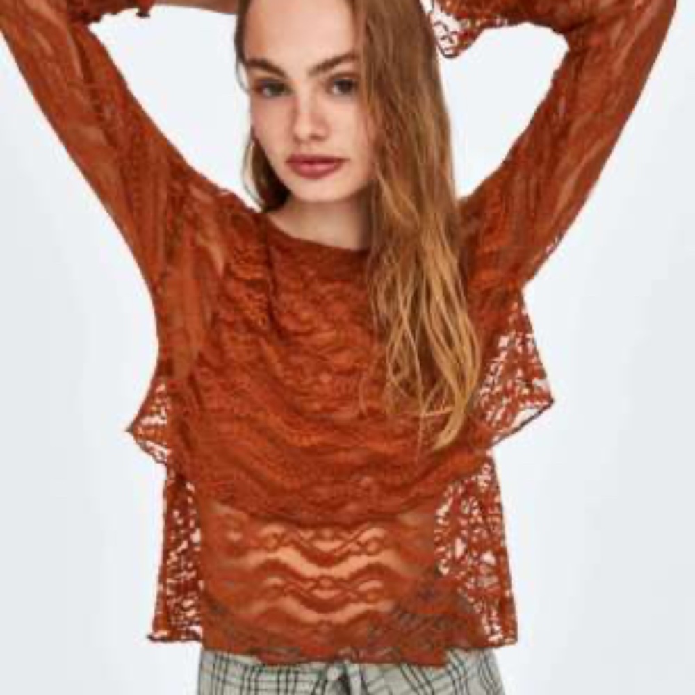 NWT ZARA LAYERED LACE CROPPED BLOUSE size Small